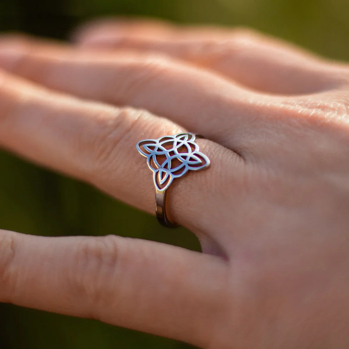 Anillo Nudo de Bruja