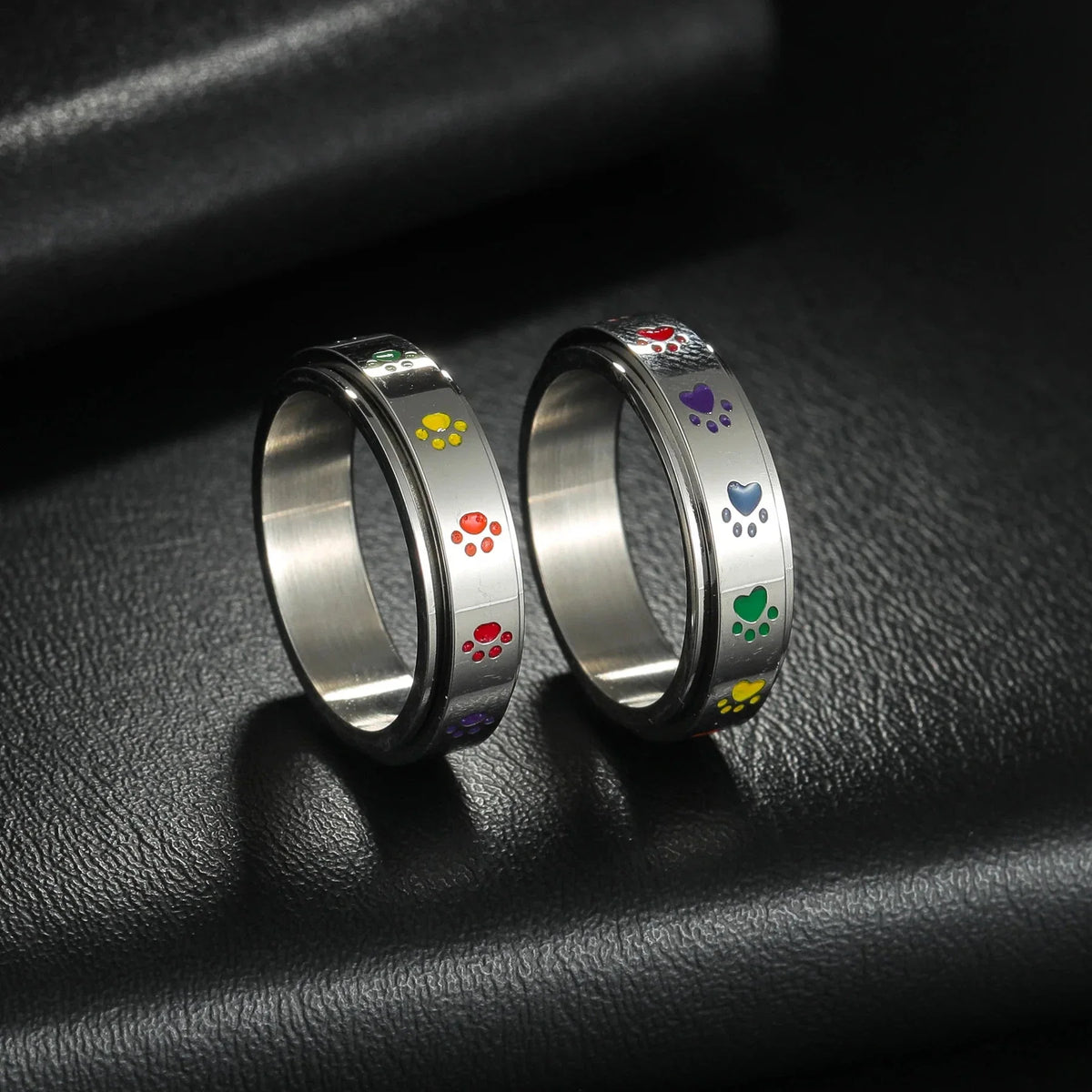 Anillo con corazones o patas antiestrés giratorio patas