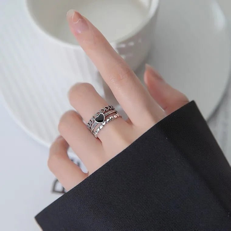 Anillo Plateado Corazón Negro Mujer