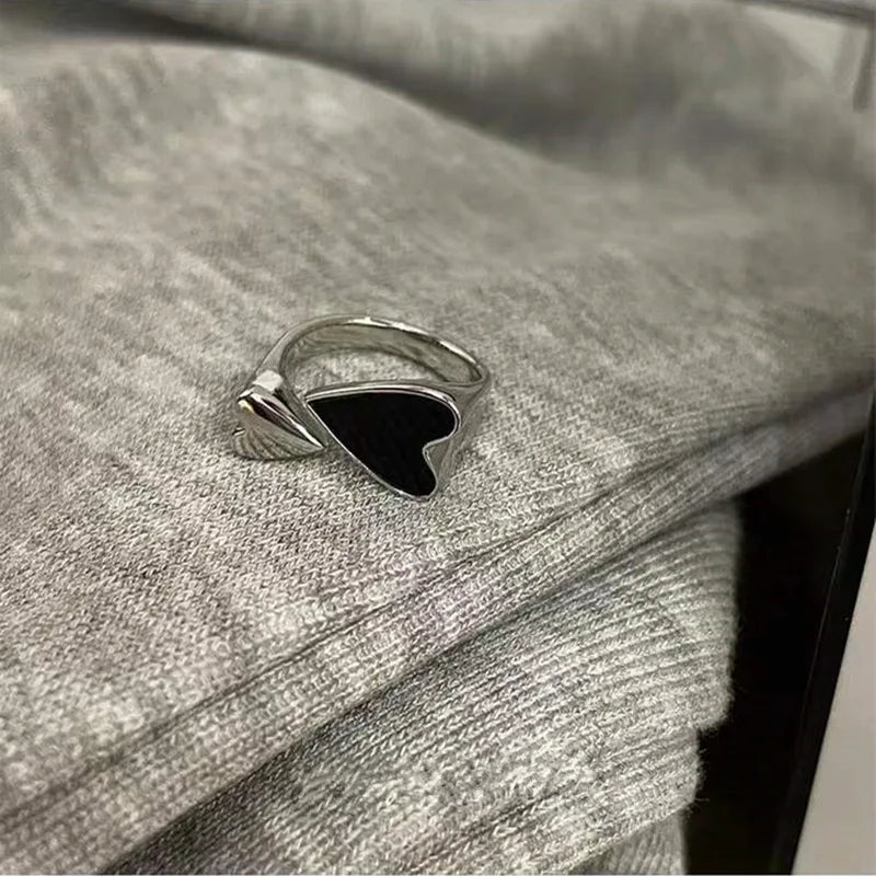 Anillo Retro con Corazón Negro