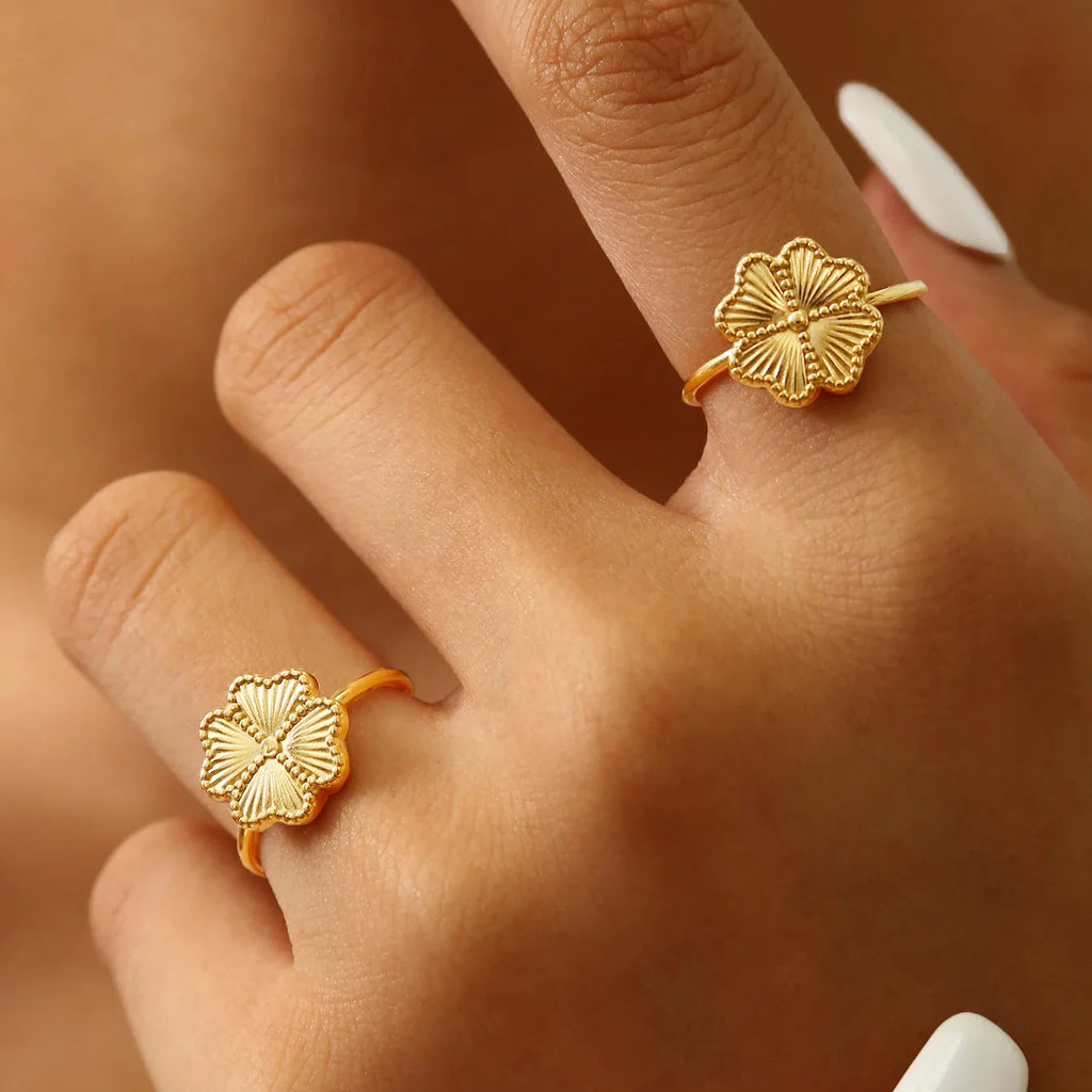 Anillo Retro con Trébol de 4 Hojas