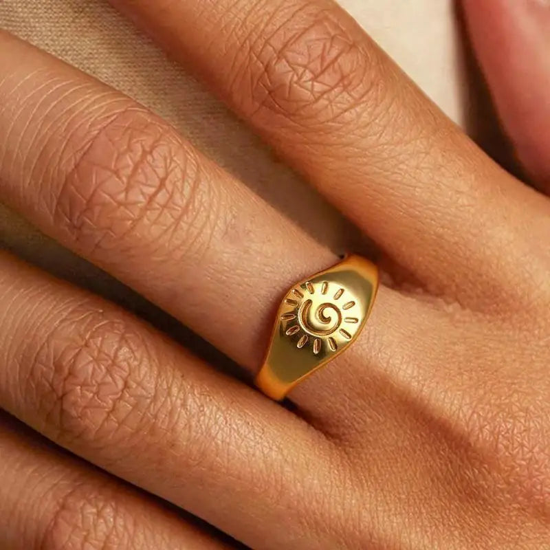 Anillo Retro Sol Astros oro
