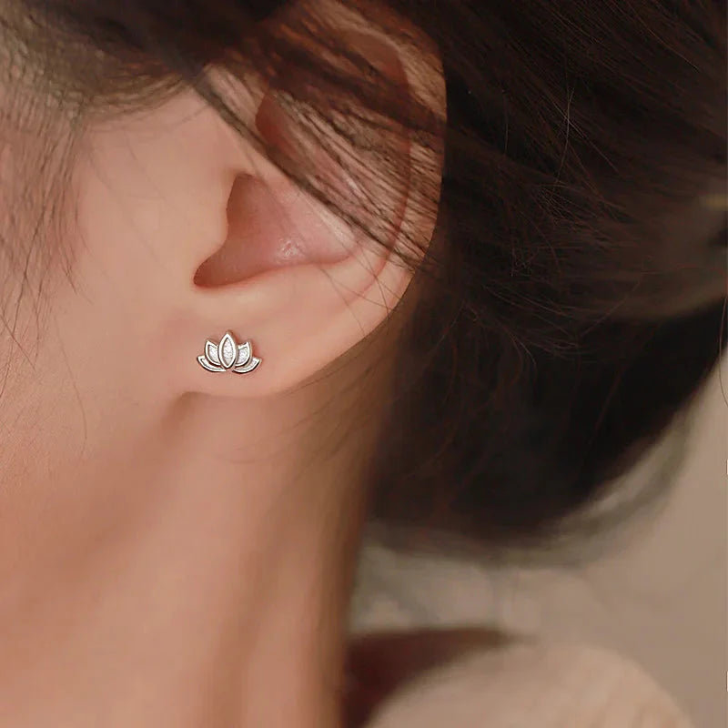 Pendientes de botón Flor de Loto para mujer en plata