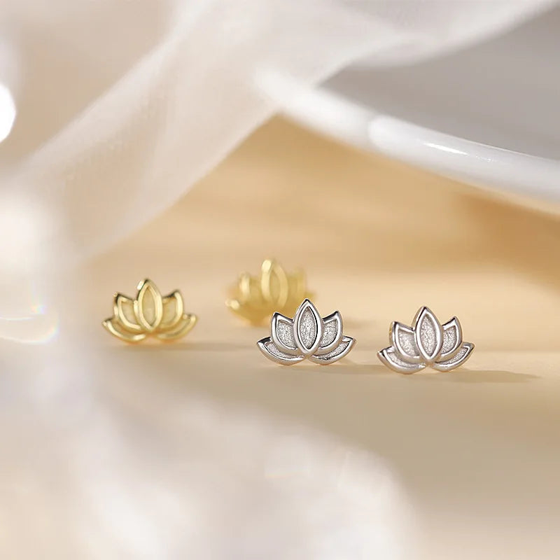 Pendientes de botón Flor de Loto para mujer en plata