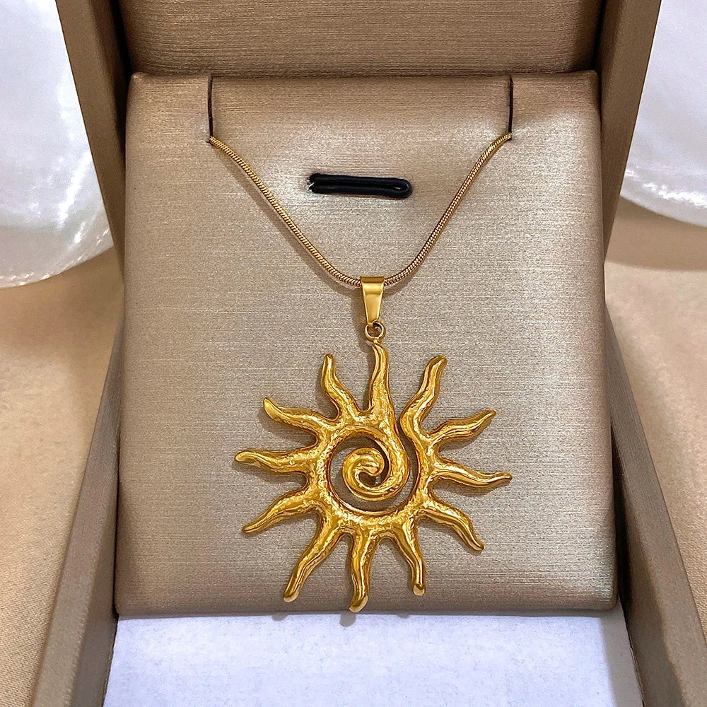 Collar con Gran Colgante Sol