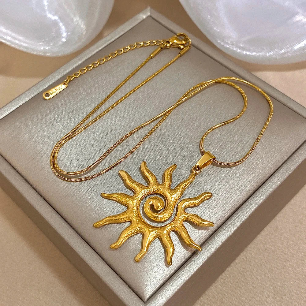 Collar con Gran Colgante Sol