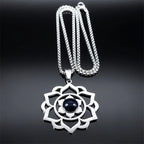 Collar con bonito colgante de flor de loto