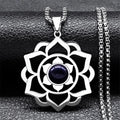 Collar con bonito colgante de flor de loto