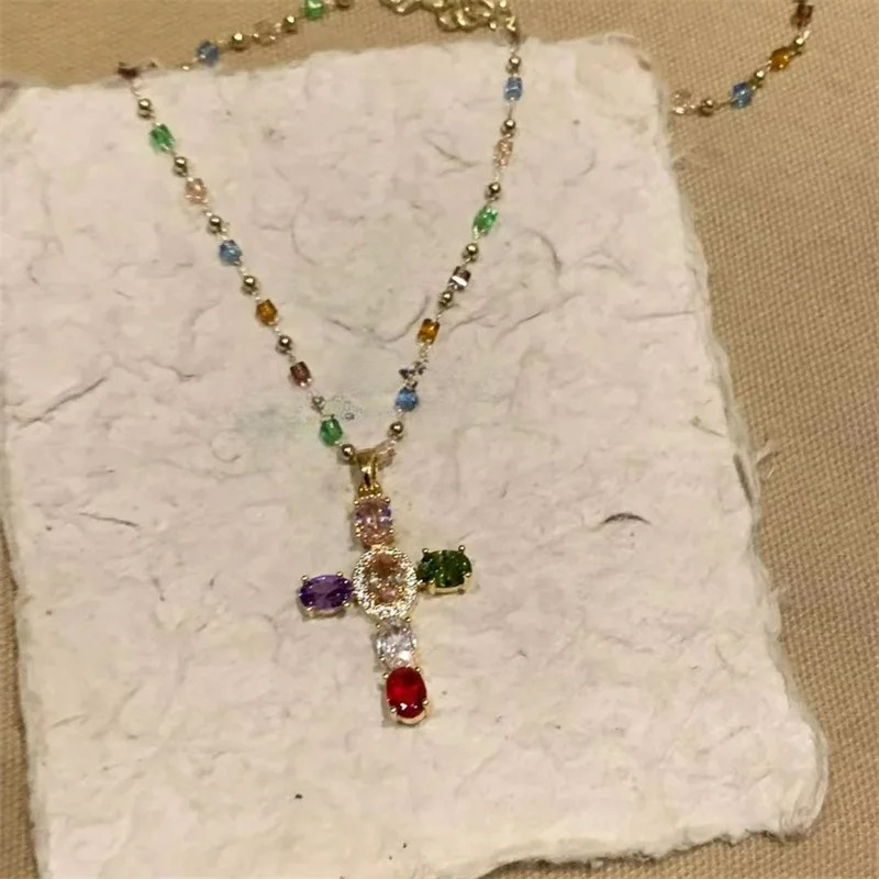 Collar con Colgante de Cruz en Circonita para Mujer