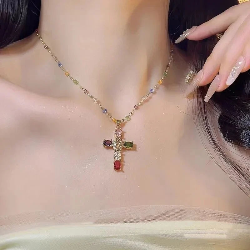 Collar con Colgante de Cruz en Circonita para Mujer
