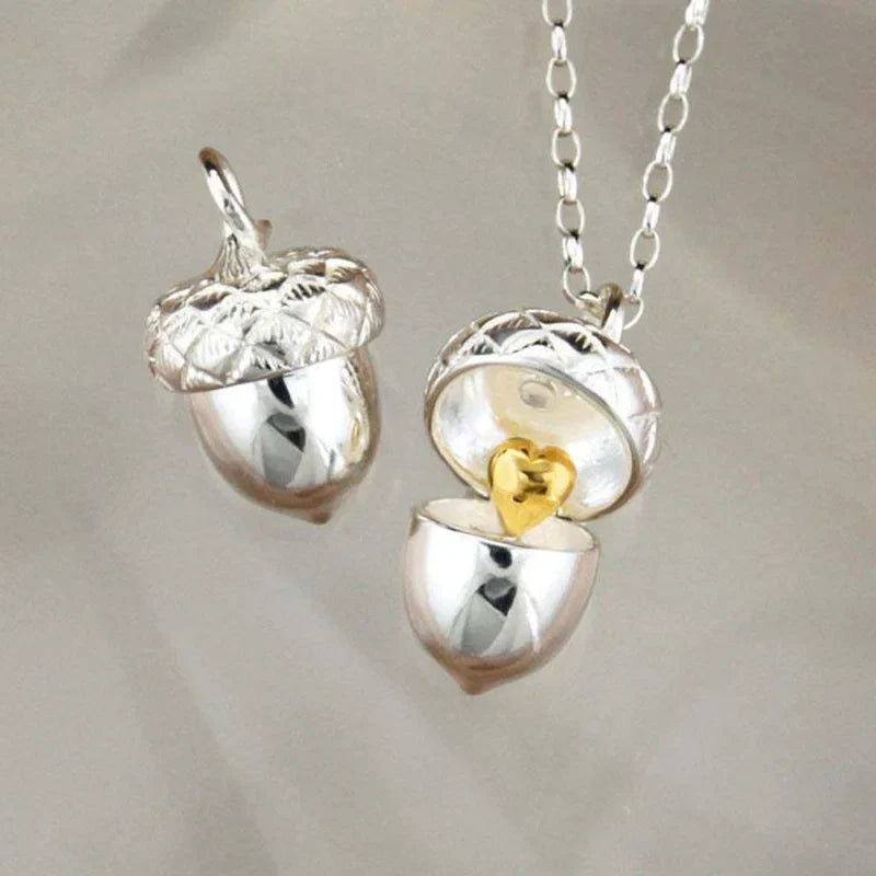 Collar con Colgante de Borla con Corazón