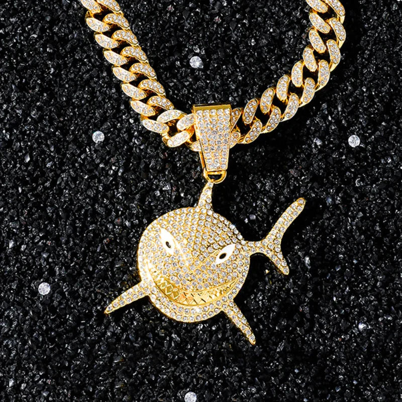 Collar con Colgante de Tiburón en Strass dorado