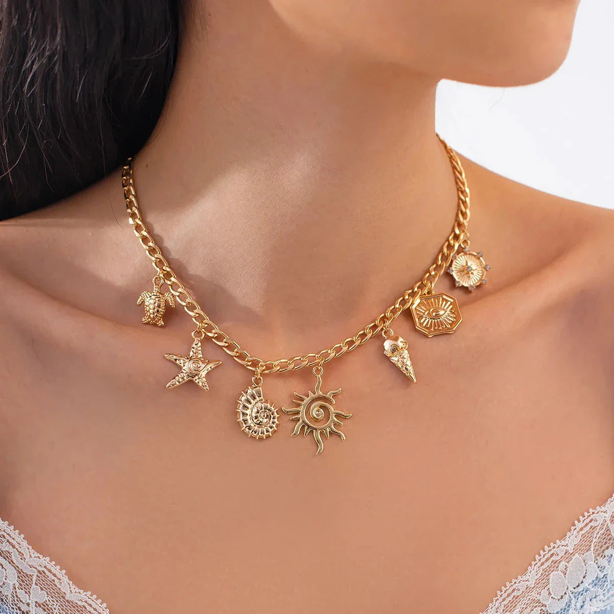 Collar con Colgante de Sol y Conchas 2