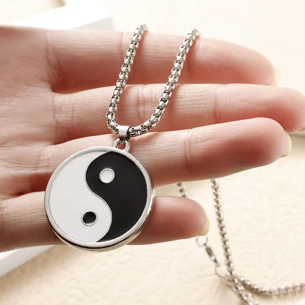Collar con Colgante Yin Yang Negro y Blanco