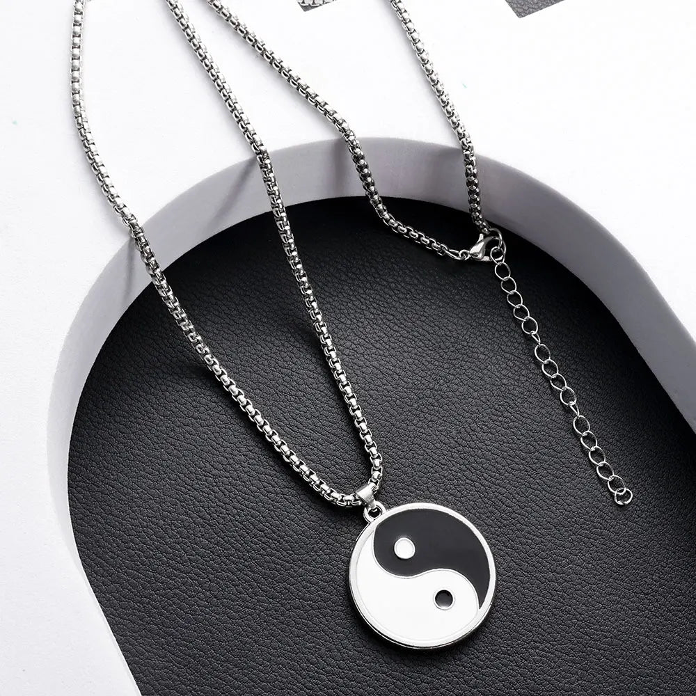Collar con Colgante Yin Yang Negro y Blanco