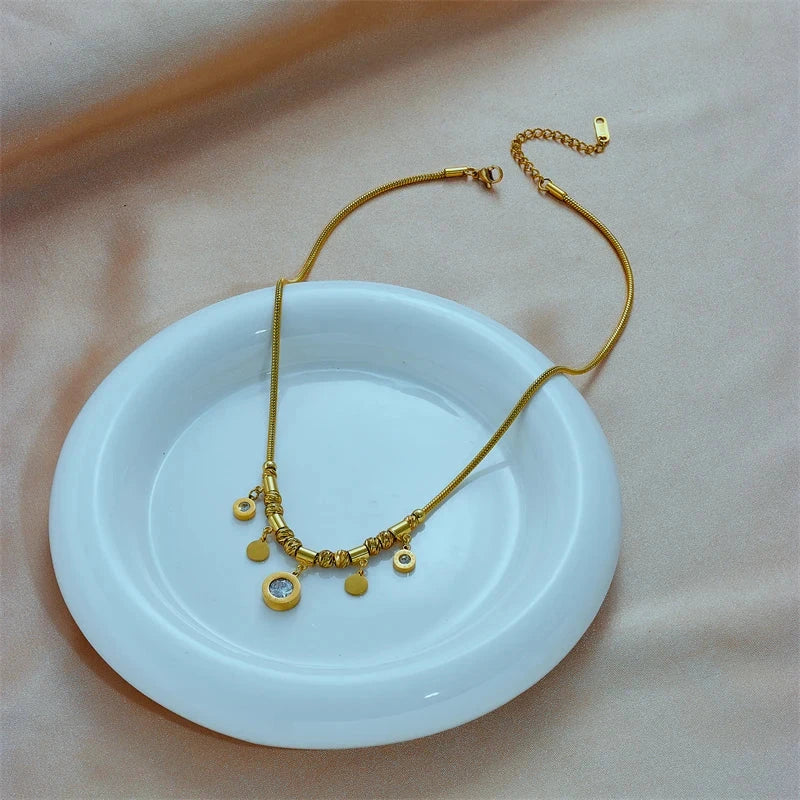 Collar con Colgantes de Circonio