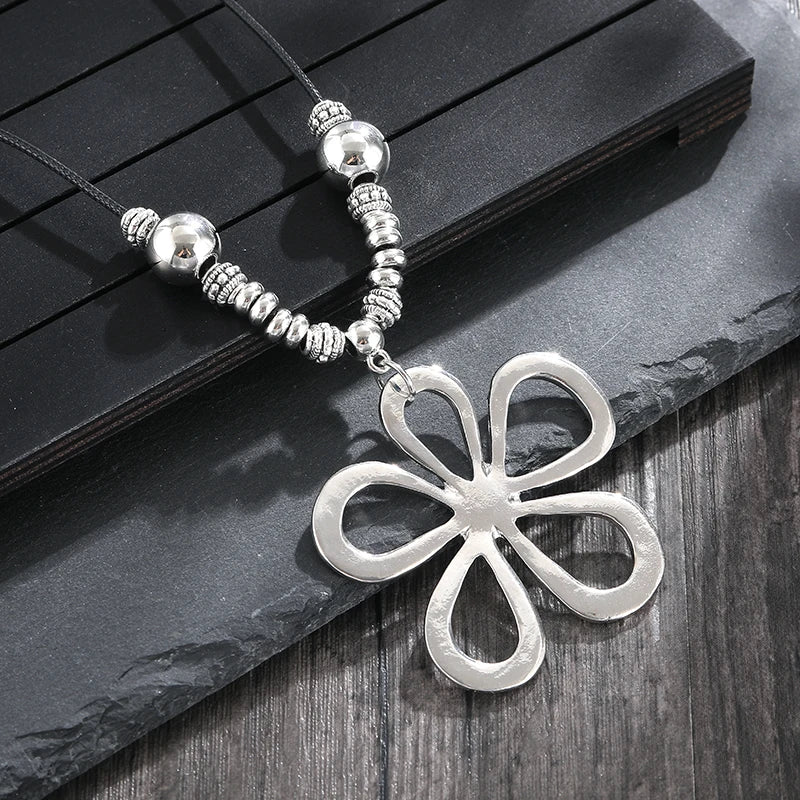 Collar con Colgante de Flor Grande de Estilo Étnico 1