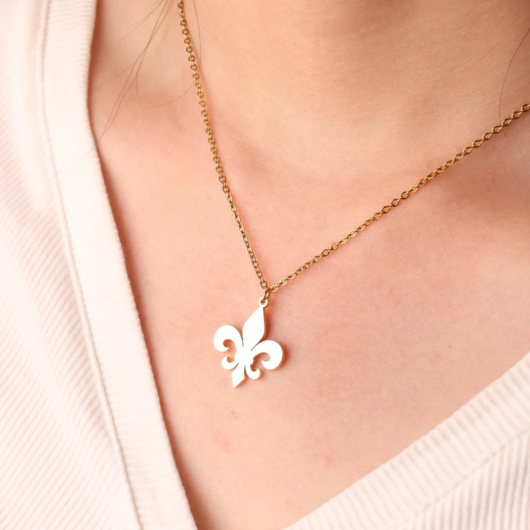 Collar y colgante Flor de Lis plata
