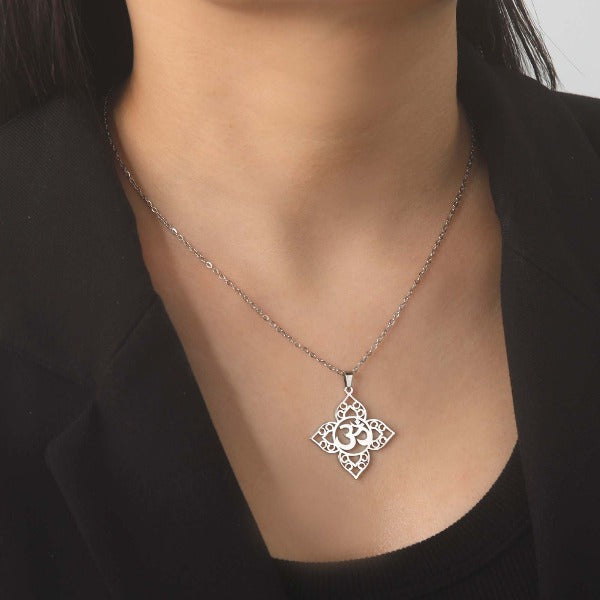 Collar Colgante Om Budismo plata