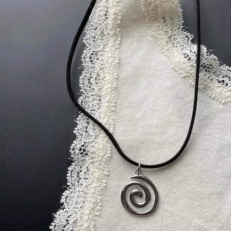 Collar y colgante espiral