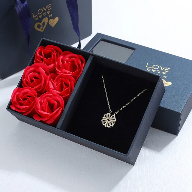 Collar Colgante Trébol Corazón con Caja de Regalo plata