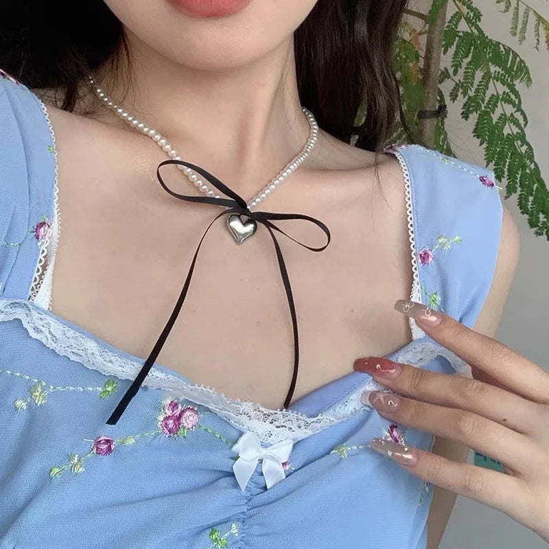 Collar Gargantilla con Colgante de Corazón y Perlas negras