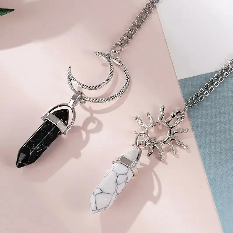 Collares con Colgantes de Media Luna y Sol