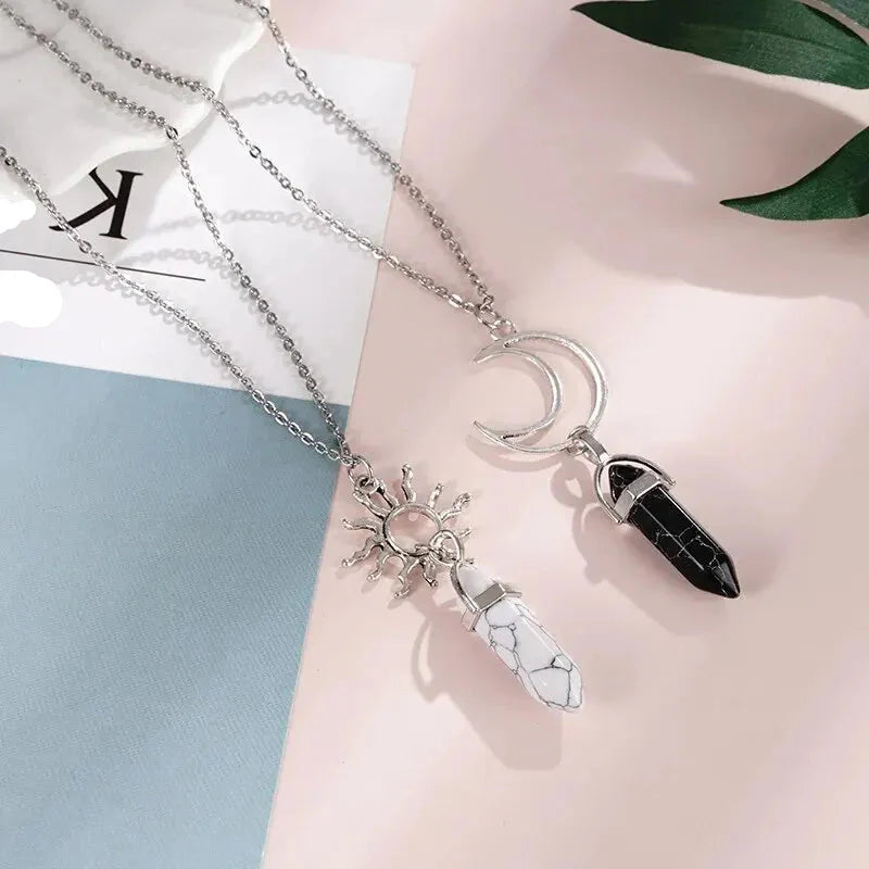Collares con Colgantes de Media Luna y Sol