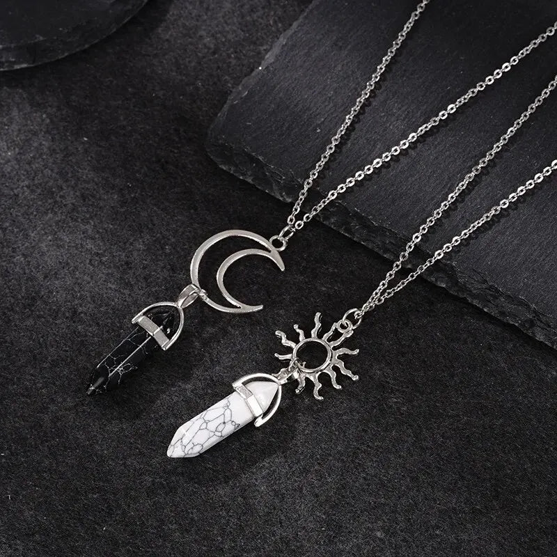 Collares con Colgantes de Media Luna y Sol